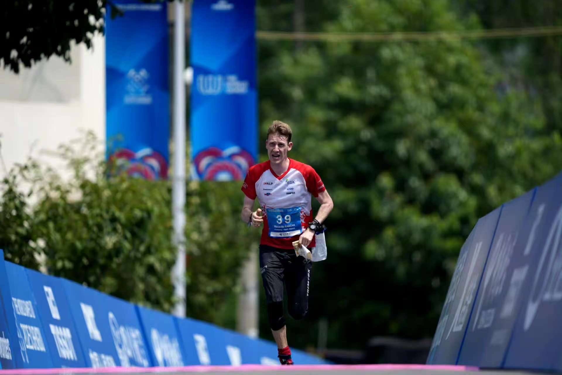 雷火电竞官网-瑞士击剑选手夺得头名，实力雄厚