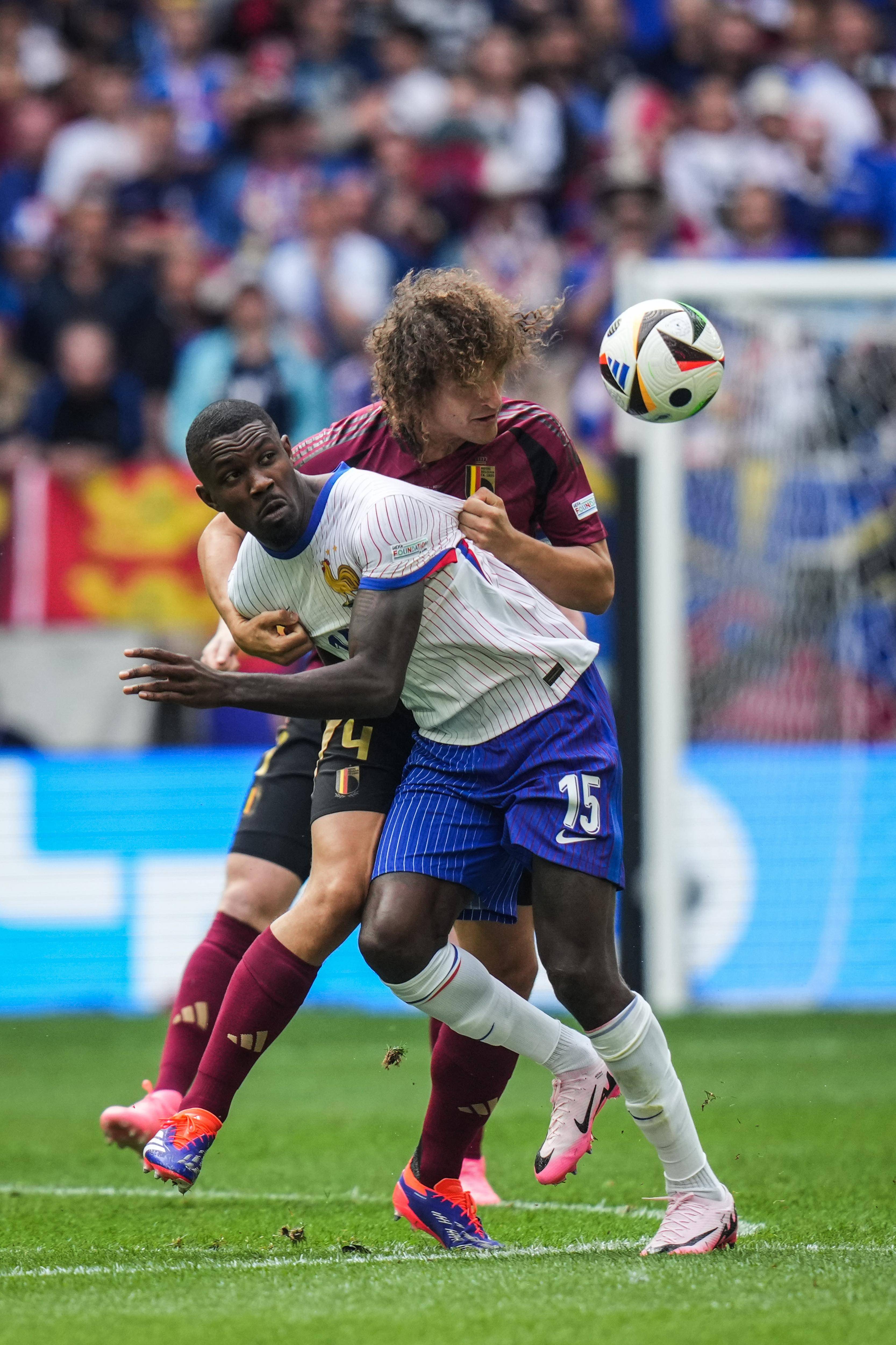 雷火电竞app-欧洲杯选手刷新世界纪录，震撼全场